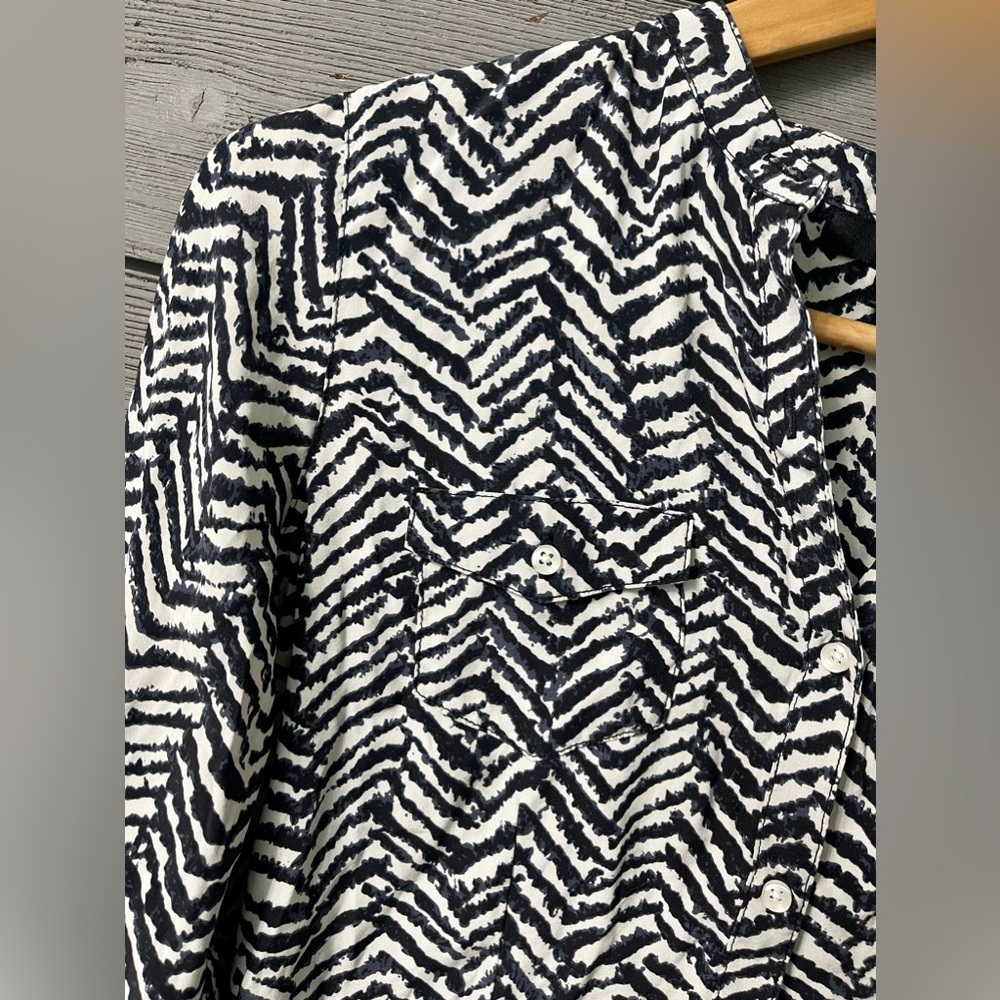 Joe’s Jeans Silk Animal Chevron Print Long Sleeved Button Up Blouse Sz XS Summer - Picture 3 of 13